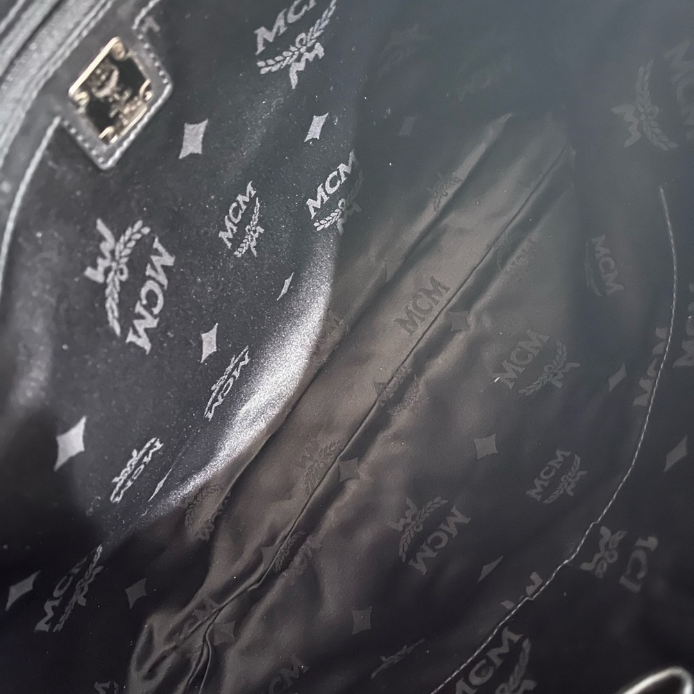 MCM BLACK VISETOS LION PRINCESS LAPTOP BAG - Picture 10 of 16